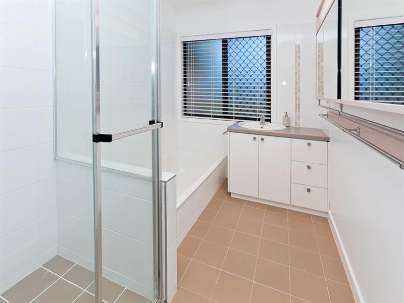 7 Carloch Street, Holland Park West QLD 4121