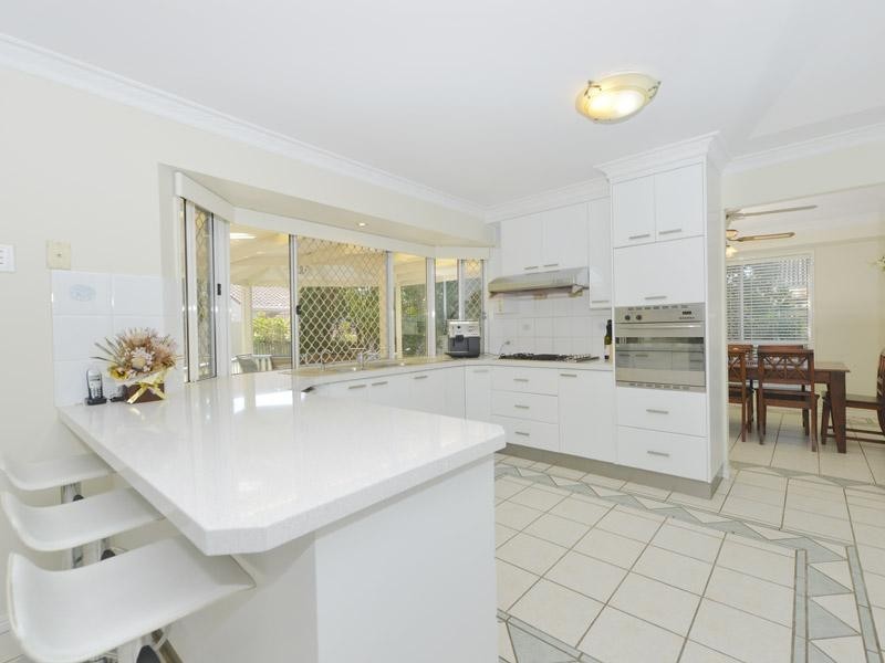 137 Cribb Road, Carindale QLD 4152