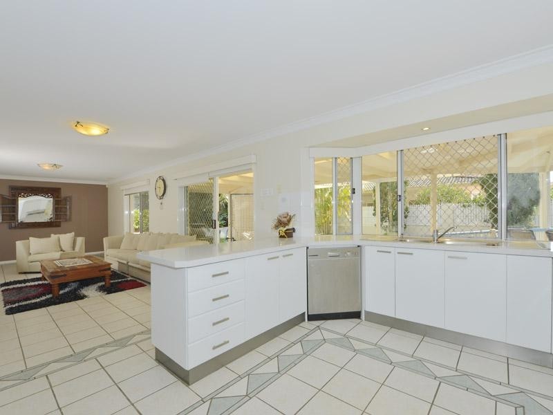 137 Cribb Road, Carindale QLD 4152