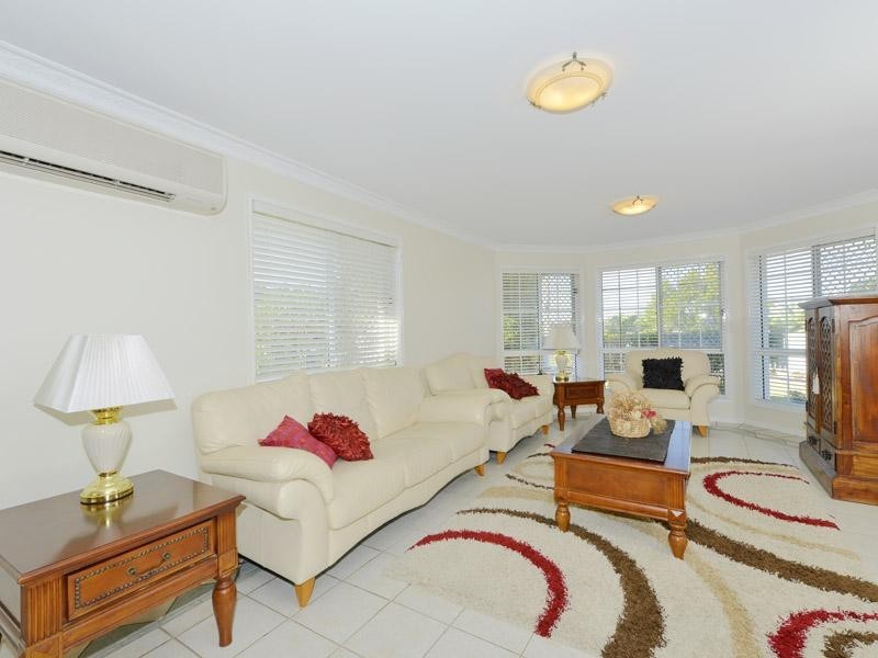 137 Cribb Road, Carindale QLD 4152