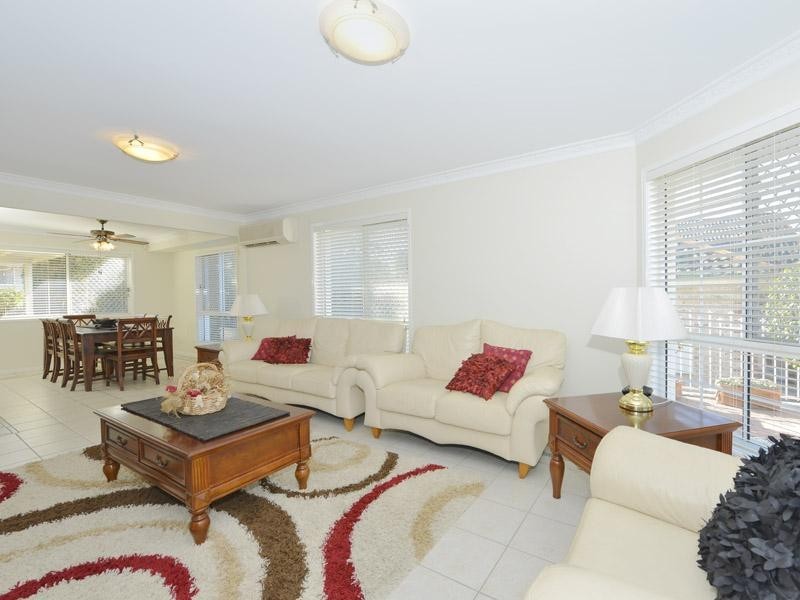 137 Cribb Road, Carindale QLD 4152