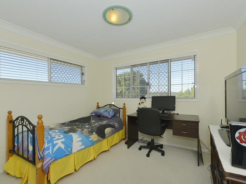 137 Cribb Road, Carindale QLD 4152