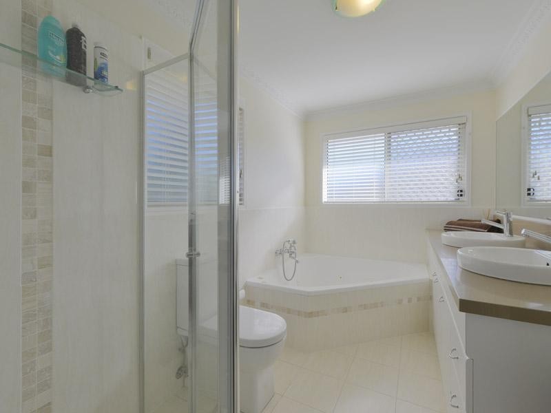 137 Cribb Road, Carindale QLD 4152