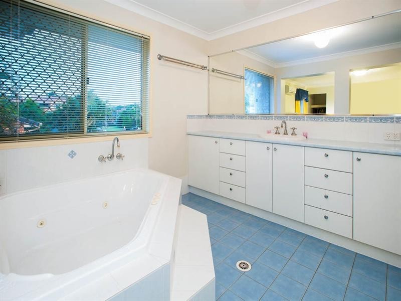 2 Chloe Close, Eight Mile Plains QLD 4113