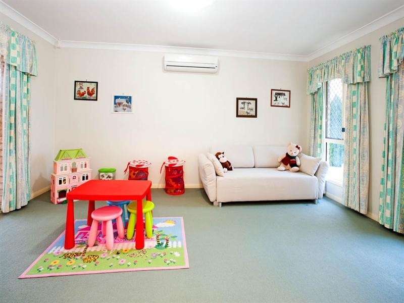 2 Chloe Close, Eight Mile Plains QLD 4113