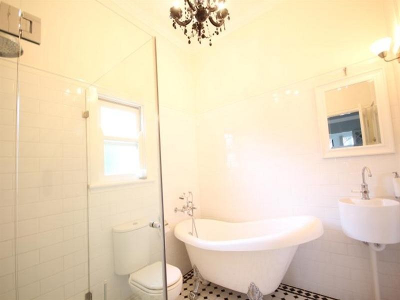 701 Logan Road, Greenslopes QLD 4120