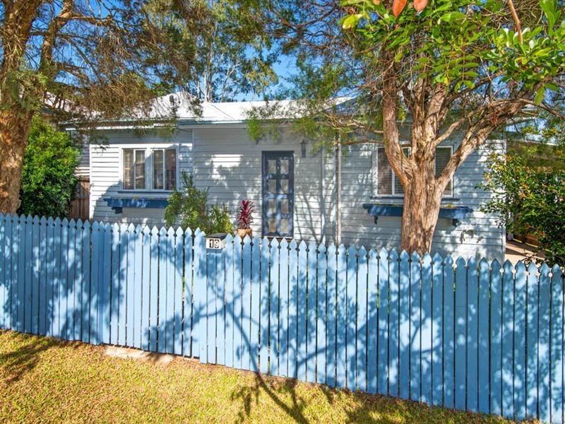 19 Binya Street, Holland Park QLD 4121