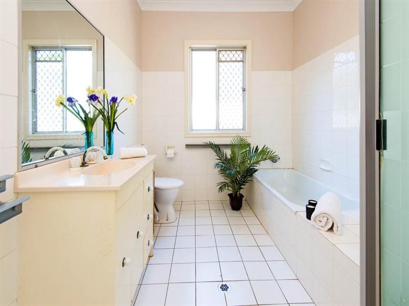 19 Binya Street, Holland Park QLD 4121