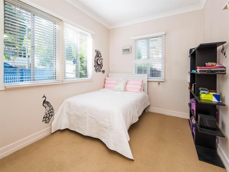 19 Binya Street, Holland Park QLD 4121