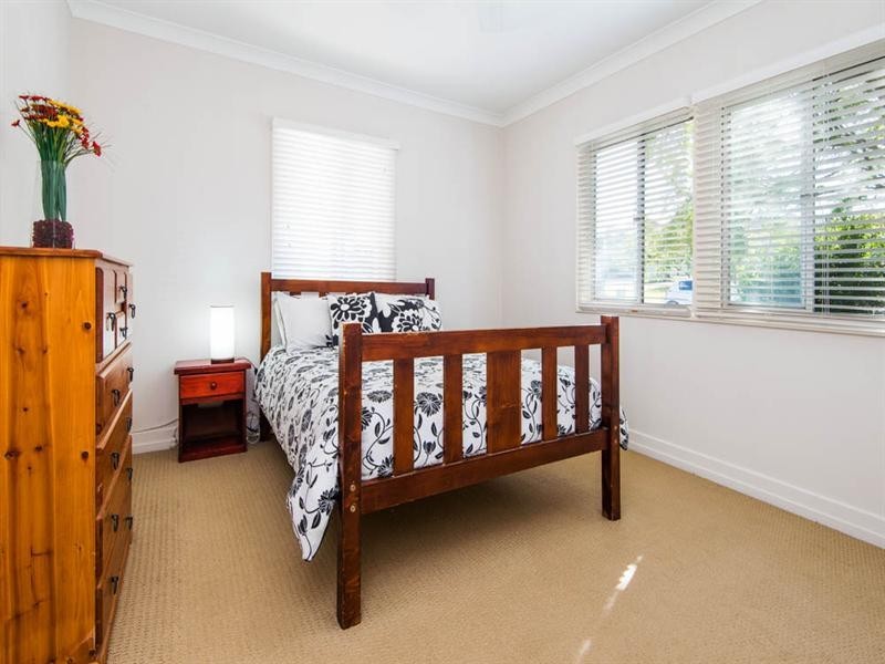 19 Binya Street, Holland Park QLD 4121