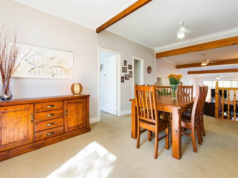 19 Binya Street, Holland Park QLD 4121