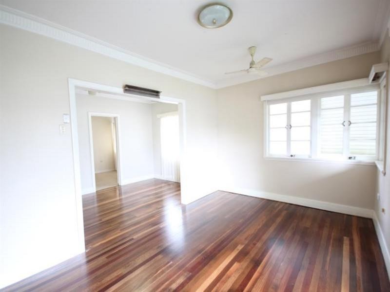 33 Gibson Crescent, Holland Park QLD 4121