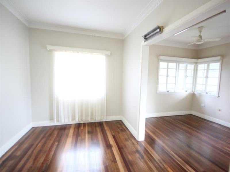 33 Gibson Crescent, Holland Park QLD 4121