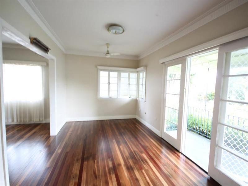 33 Gibson Crescent, Holland Park QLD 4121