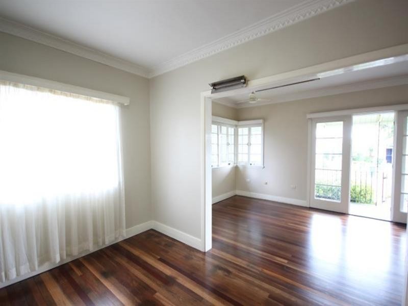 33 Gibson Crescent, Holland Park QLD 4121