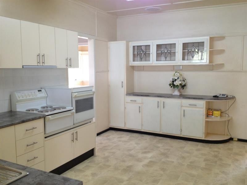 33 Gibson Crescent, Holland Park QLD 4121