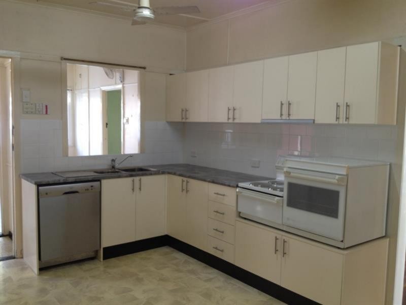 33 Gibson Crescent, Holland Park QLD 4121