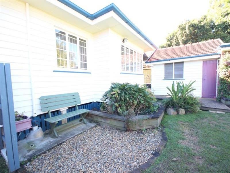 33 Gibson Crescent, Holland Park QLD 4121