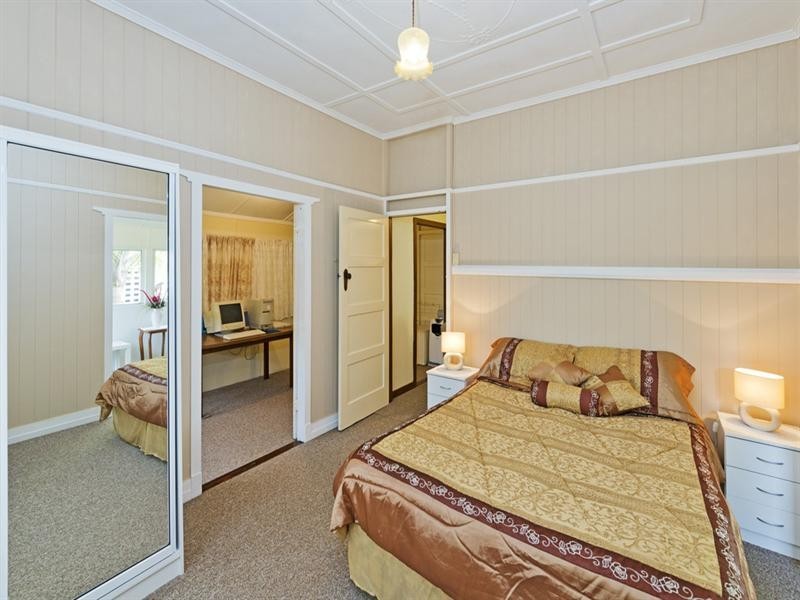 768 Logan Road, Holland Park West QLD 4121