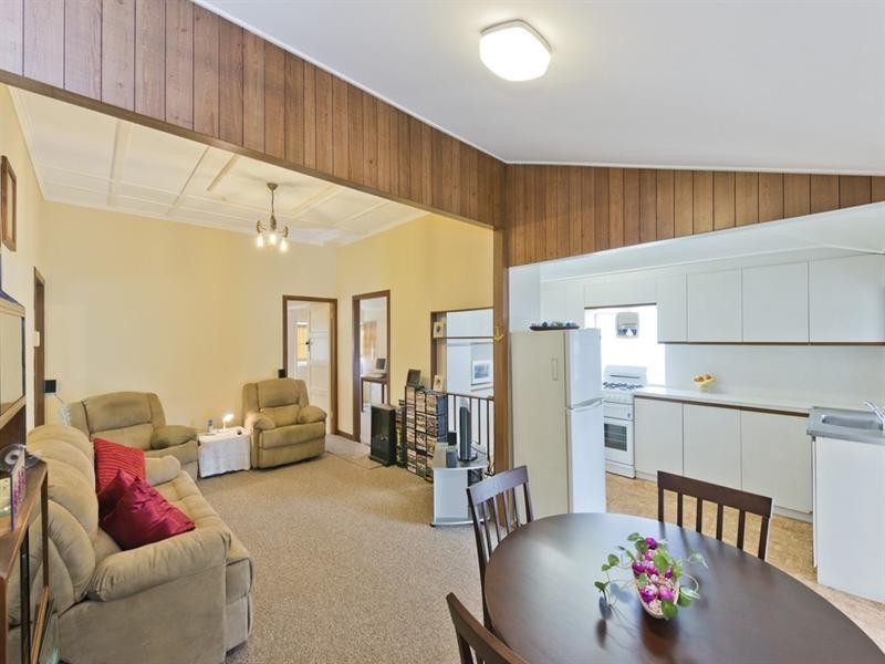 768 Logan Road, Holland Park West QLD 4121