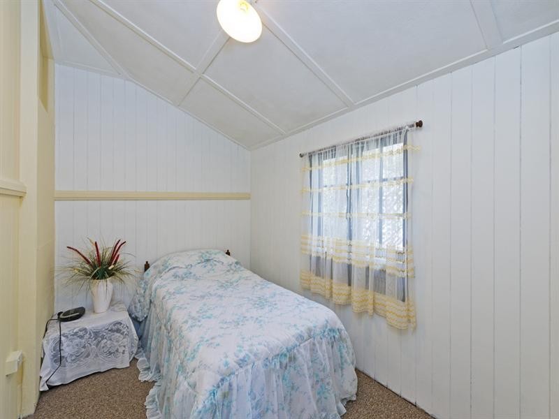 768 Logan Road, Holland Park West QLD 4121