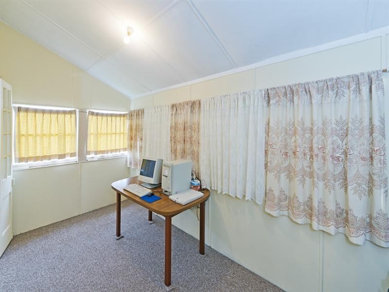 768 Logan Road, Holland Park West QLD 4121