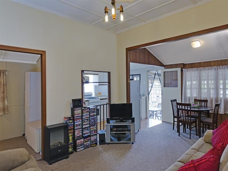 768 Logan Road, Holland Park West QLD 4121