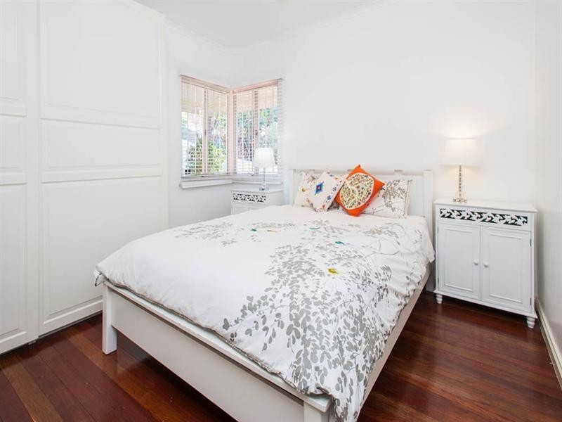 38 Hockings Street, Holland Park West QLD 4121