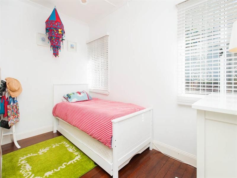 38 Hockings Street, Holland Park West QLD 4121