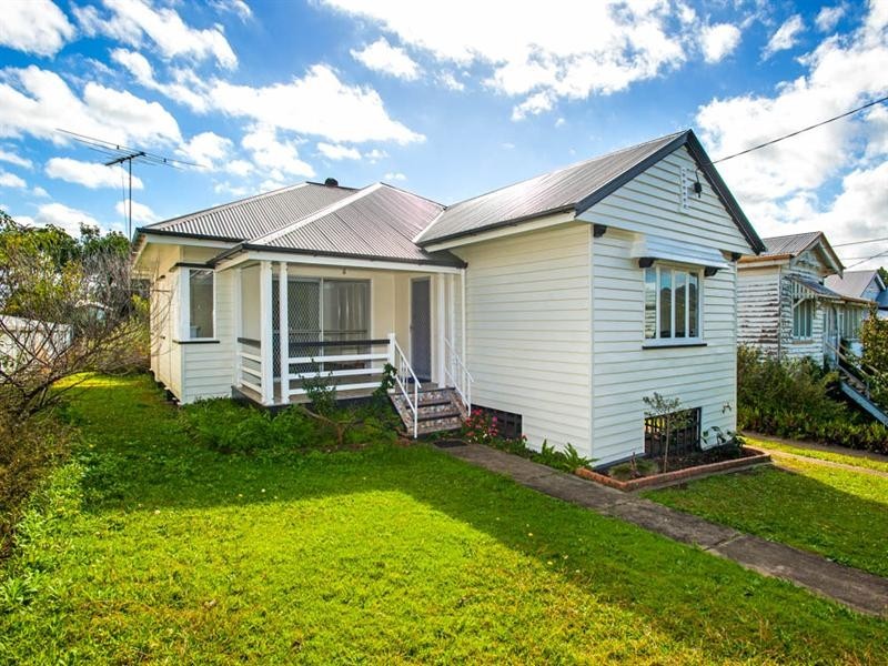 32 Barter Avenue, Holland Park QLD 4121