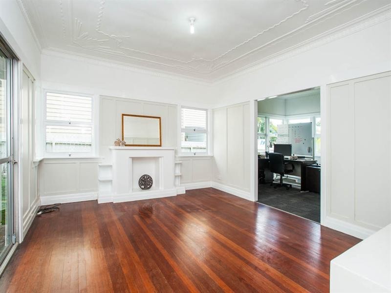 32 Barter Avenue, Holland Park QLD 4121