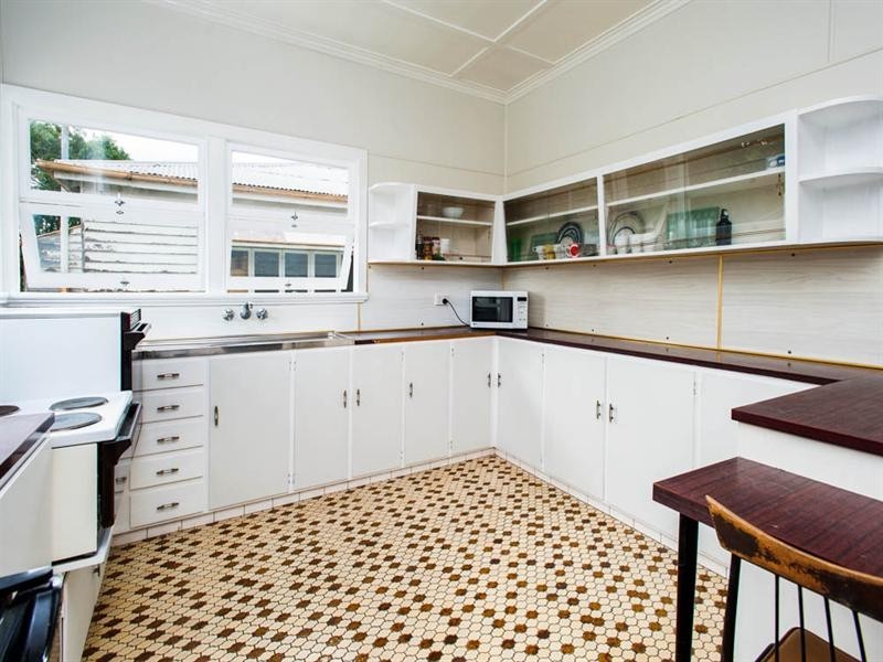 32 Barter Avenue, Holland Park QLD 4121