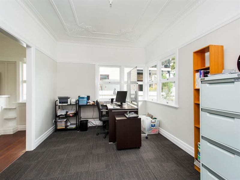 32 Barter Avenue, Holland Park QLD 4121