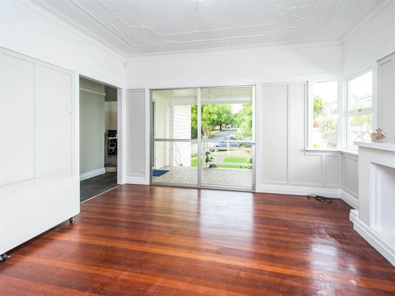 32 Barter Avenue, Holland Park QLD 4121