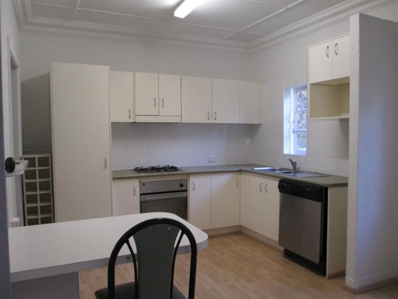 865 Logan Road, Holland Park West QLD 4121