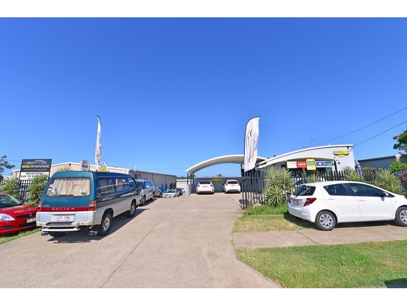 33 and 33a Rene Street, Noosaville QLD 4566