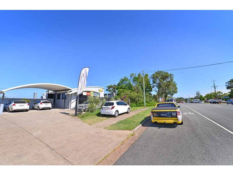 33 and 33a Rene Street, Noosaville QLD 4566