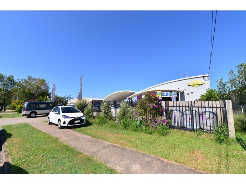 33 and 33a Rene Street, Noosaville QLD 4566