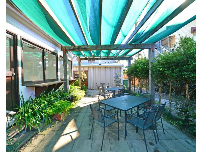 2 Memorial Avenue, Pomona QLD 4568