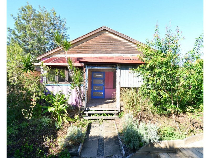 2 Memorial Avenue, Pomona QLD 4568