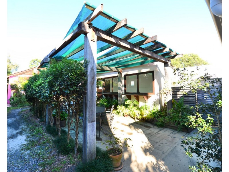 2 Memorial Avenue, Pomona QLD 4568