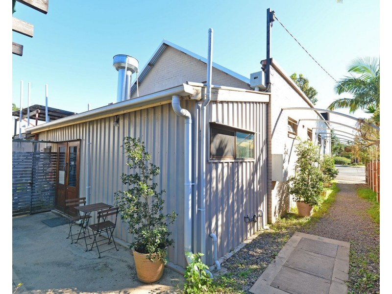 2 Memorial Avenue, Pomona QLD 4568