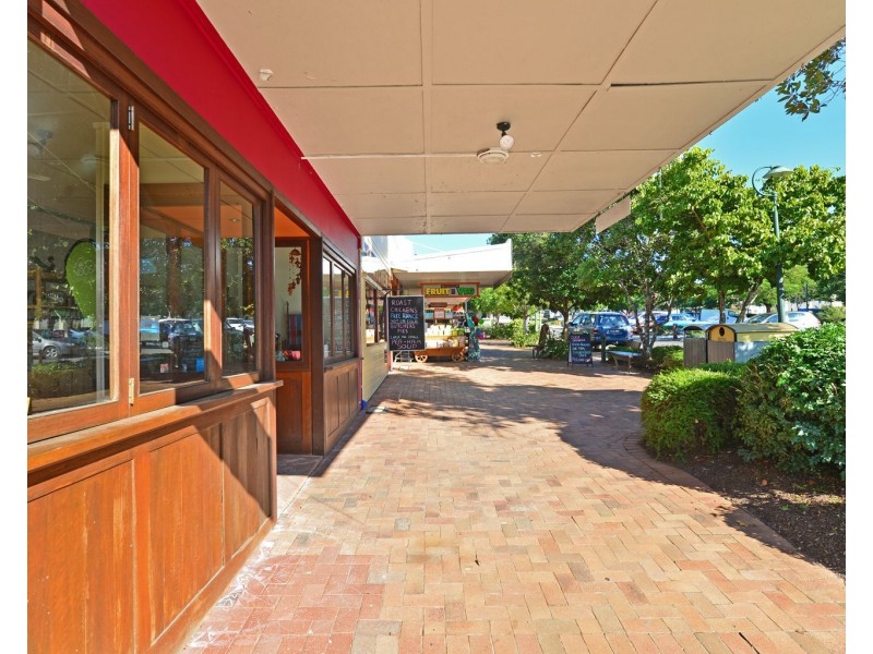 2 Memorial Avenue, Pomona QLD 4568