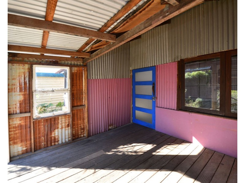 2 Memorial Avenue, Pomona QLD 4568