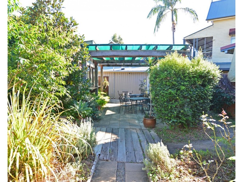 2 Memorial Avenue, Pomona QLD 4568