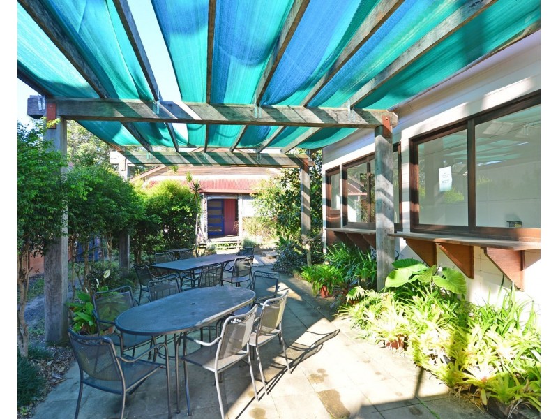 2 Memorial Avenue, Pomona QLD 4568