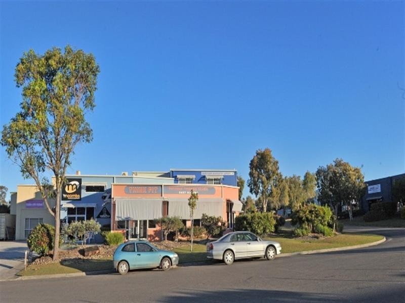 Units 1 & 3/30 Project Avenue, Noosaville QLD 4566