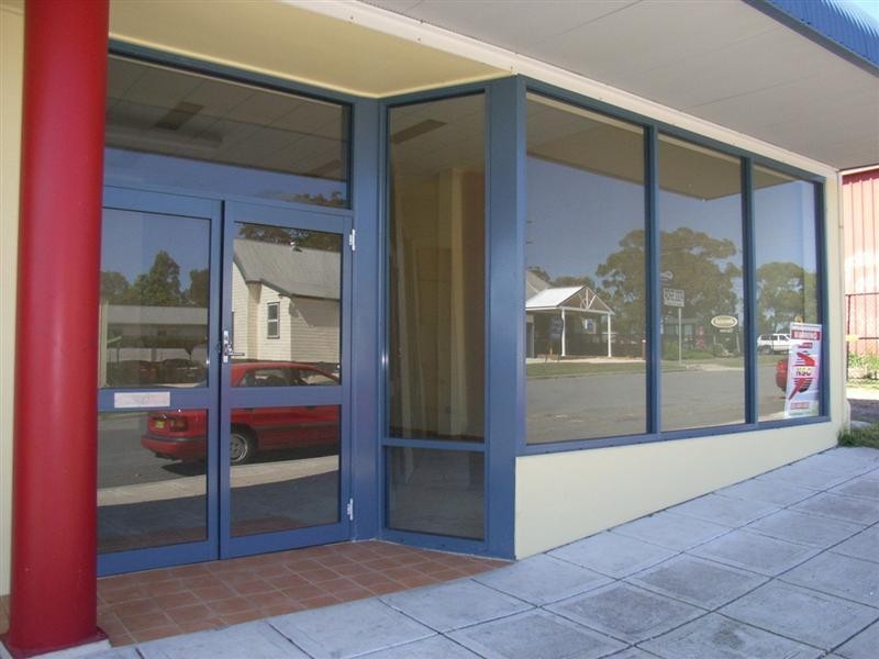 8 Hughes Street, Gateshead NSW 2290