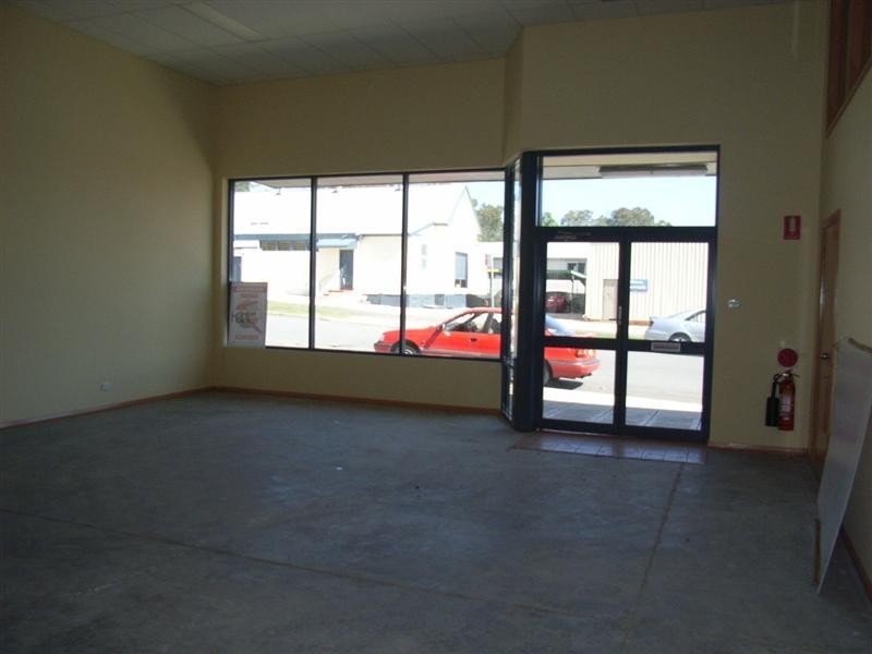 8 Hughes Street, Gateshead NSW 2290