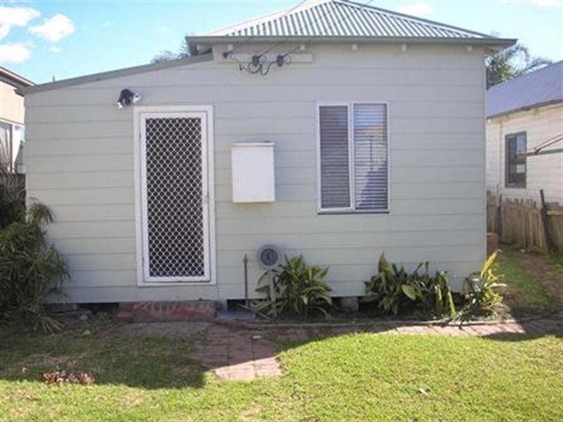 5 New Street, Belmont NSW 2280